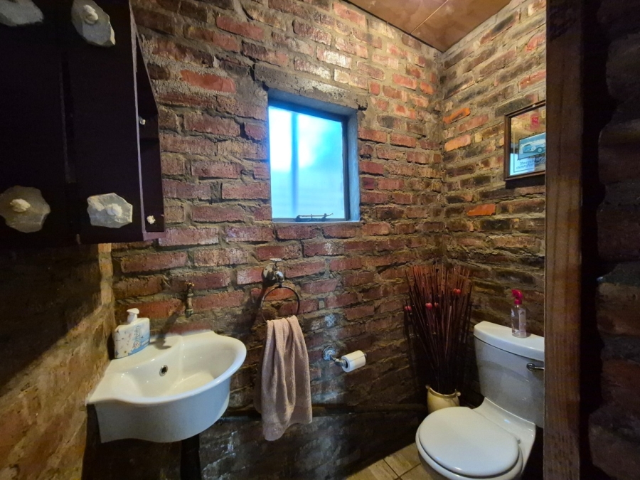 5 Bedroom Property for Sale in Langenhovenpark Free State